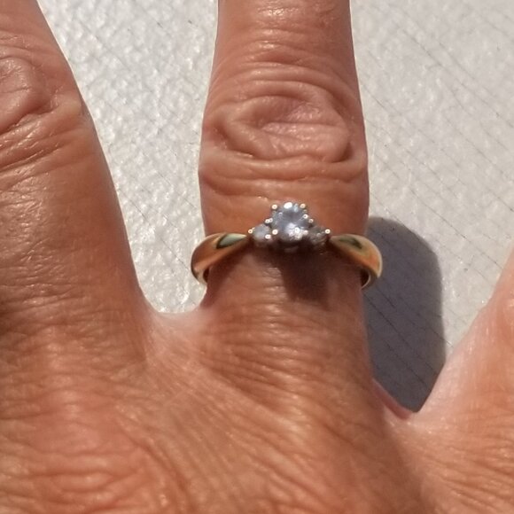 10KY .25ctw Diamond Rd 3 Stone Past Present Future Ring - Picture 5 of 8